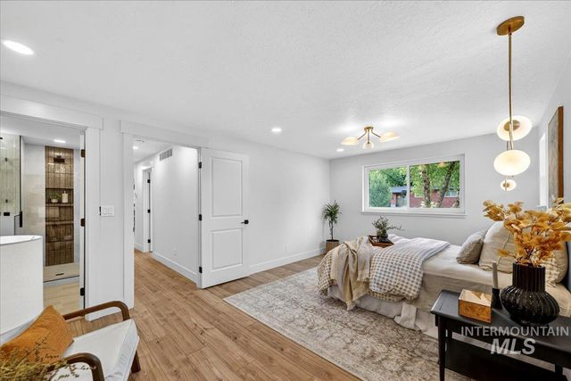 5927 N Collister Dr, Boise, ID 83703