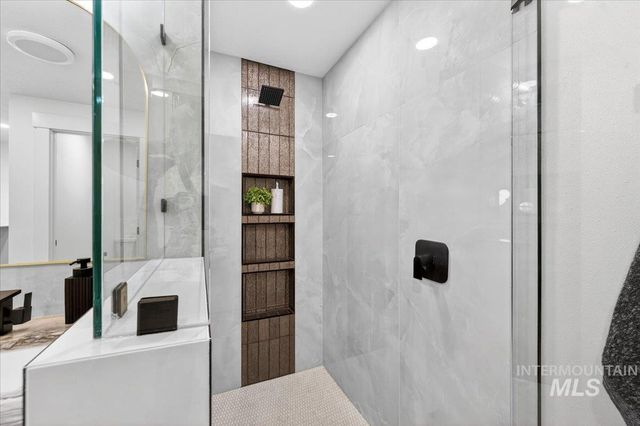 5927 N Collister Dr, Boise, ID 83703