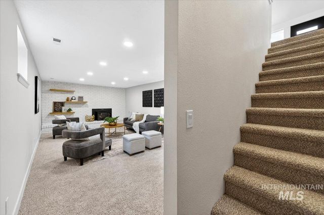 5927 N Collister Dr, Boise, ID 83703