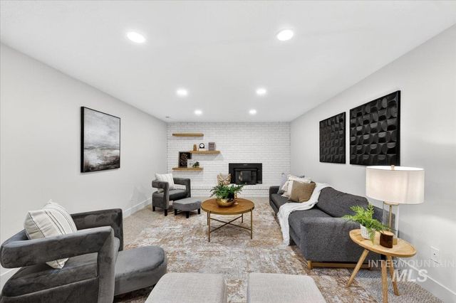 5927 N Collister Dr, Boise, ID 83703