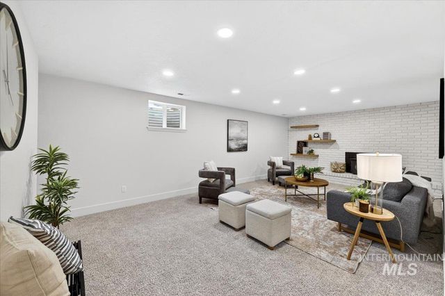 5927 N Collister Dr, Boise, ID 83703