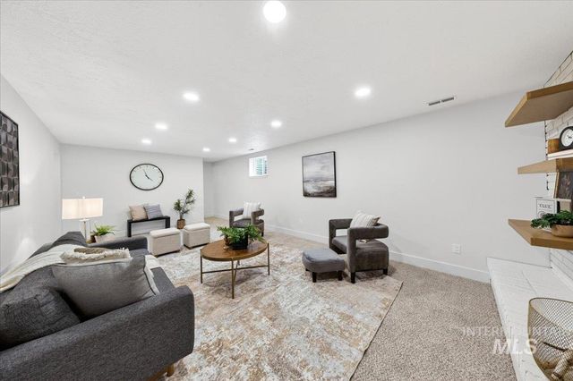 5927 N Collister Dr, Boise, ID 83703