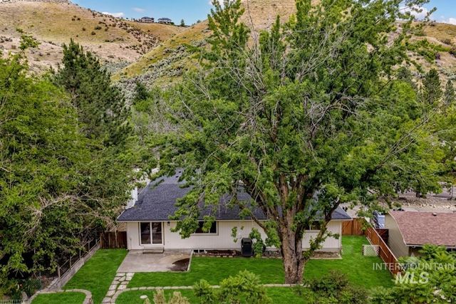 5927 N Collister Dr, Boise, ID 83703