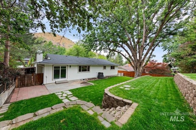 5927 N Collister Dr, Boise, ID 83703