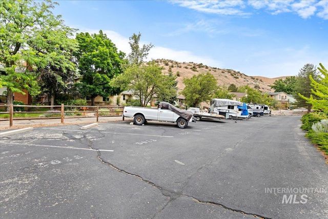 5927 N Collister Dr, Boise, ID 83703