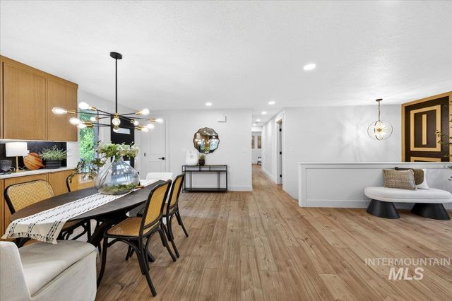 5927 N Collister Dr, Boise, ID 83703
