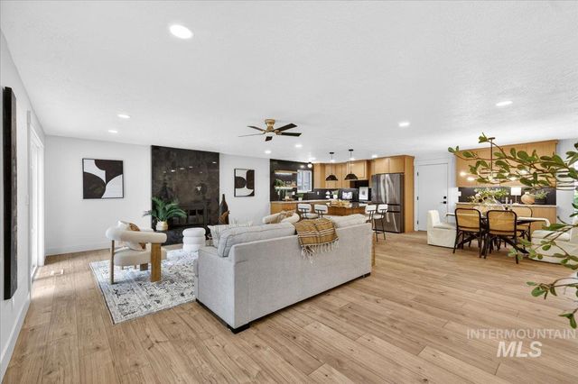 5927 N Collister Dr, Boise, ID 83703