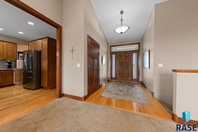 2013 Ridgeway Pl Place, Pierre, SD 57501