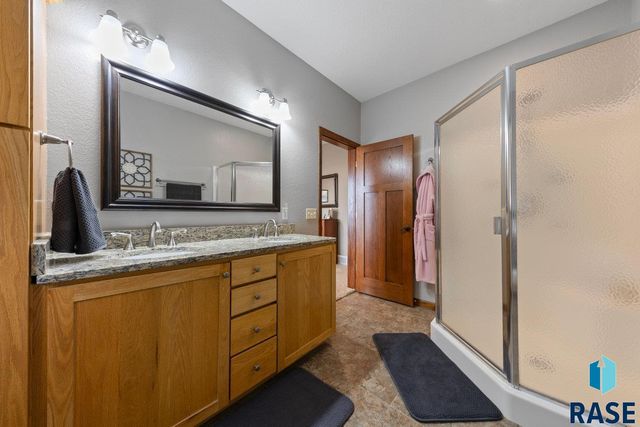 2013 Ridgeway Pl Place, Pierre, SD 57501