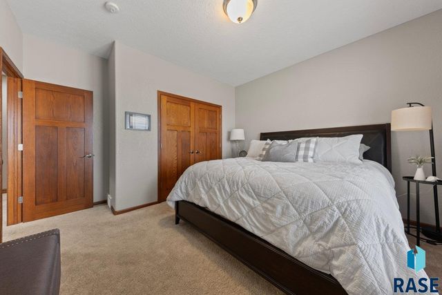 2013 Ridgeway Pl Place, Pierre, SD 57501