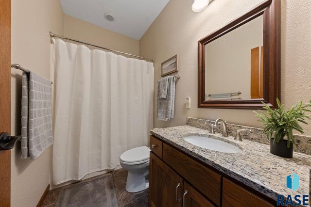 2013 Ridgeway Pl Place, Pierre, SD 57501