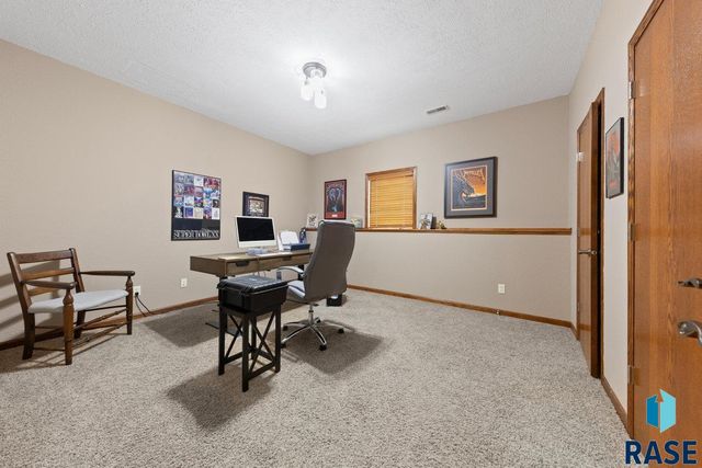 2013 Ridgeway Pl Place, Pierre, SD 57501