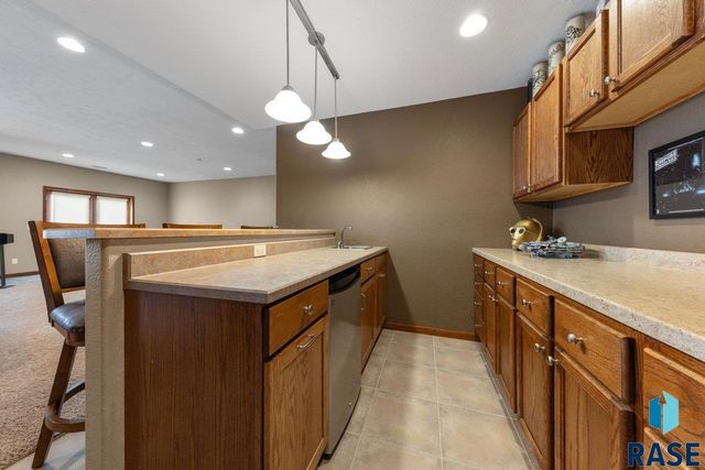 2013 Ridgeway Pl Place, Pierre, SD 57501