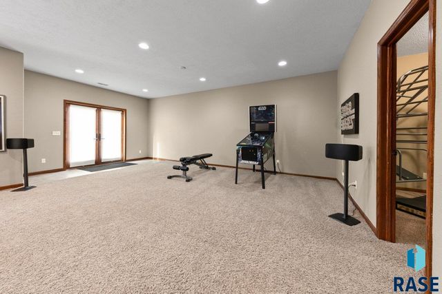 2013 Ridgeway Pl Place, Pierre, SD 57501
