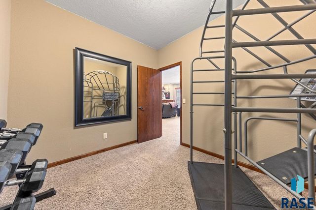 2013 Ridgeway Pl Place, Pierre, SD 57501