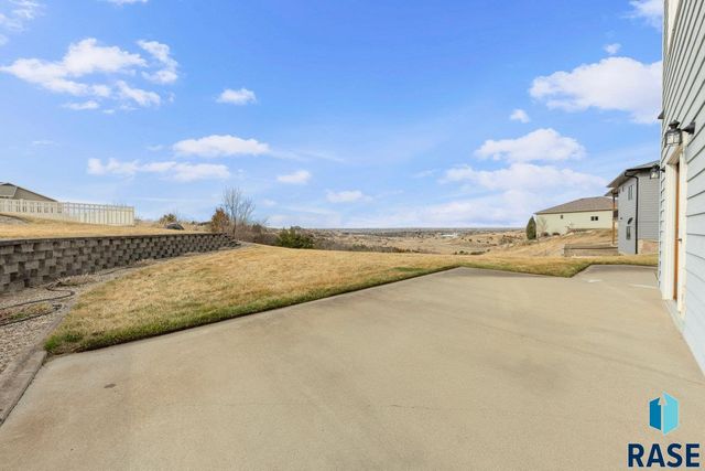 2013 Ridgeway Pl Place, Pierre, SD 57501