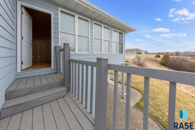 2013 Ridgeway Pl Place, Pierre, SD 57501