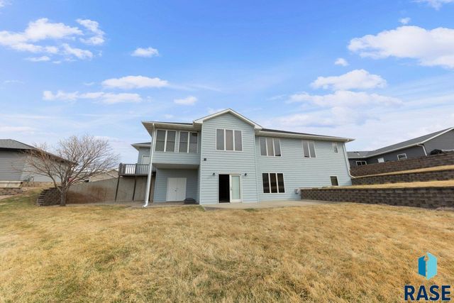 2013 Ridgeway Pl Place, Pierre, SD 57501