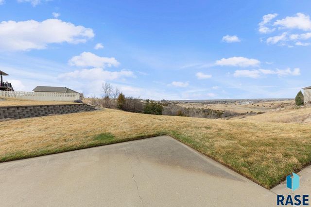 2013 Ridgeway Pl Place, Pierre, SD 57501