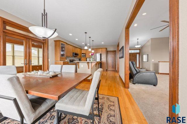 2013 Ridgeway Pl Place, Pierre, SD 57501