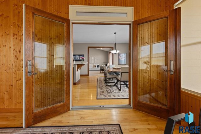 2013 Ridgeway Pl Place, Pierre, SD 57501