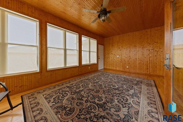 2013 Ridgeway Pl Place, Pierre, SD 57501