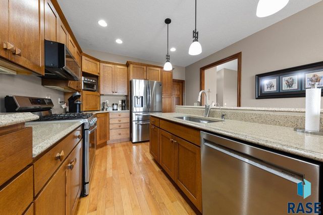 2013 Ridgeway Pl Place, Pierre, SD 57501