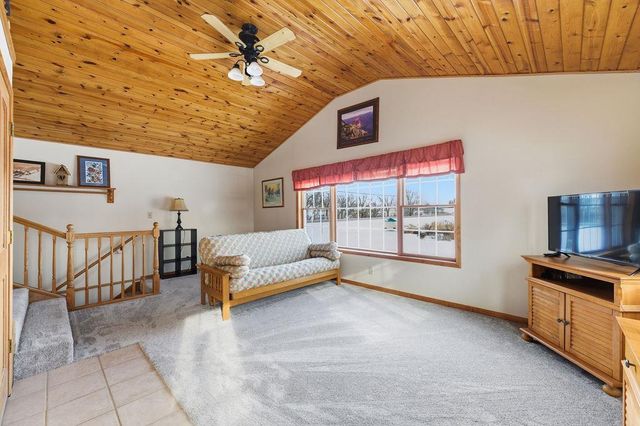 5987 COUNTY RD E, Omro, WI 54963