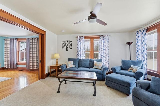 5987 COUNTY RD E, Omro, WI 54963