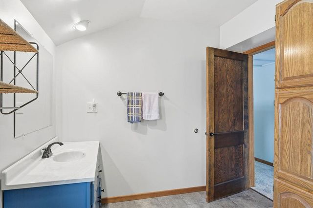 5987 COUNTY RD E, Omro, WI 54963