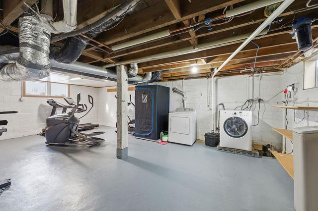 5987 COUNTY RD E, Omro, WI 54963