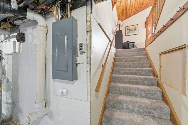 5987 COUNTY RD E, Omro, WI 54963