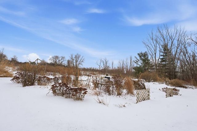 5987 COUNTY RD E, Omro, WI 54963