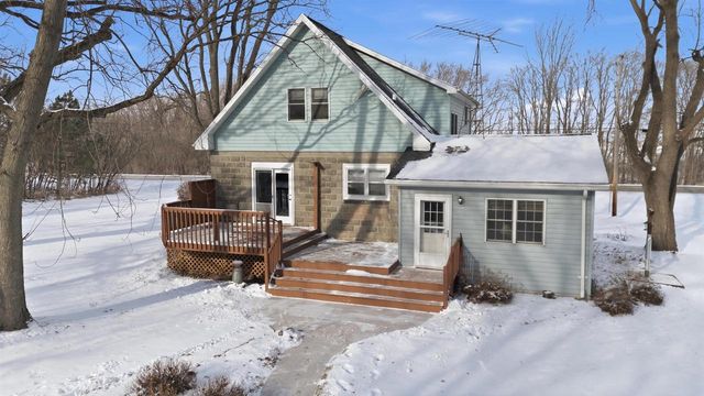 5987 COUNTY RD E, Omro, WI 54963