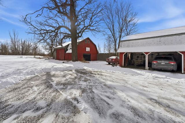 5987 COUNTY RD E, Omro, WI 54963