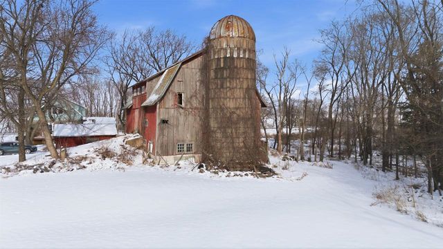 5987 COUNTY RD E, Omro, WI 54963