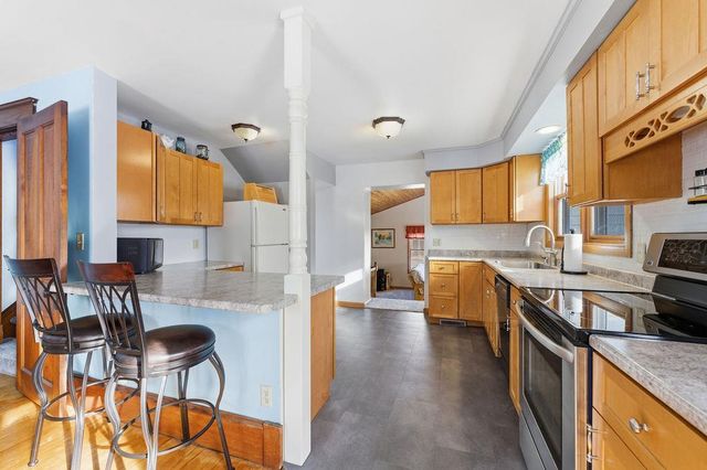 5987 COUNTY RD E, Omro, WI 54963