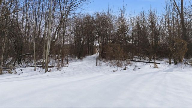 5987 COUNTY RD E, Omro, WI 54963