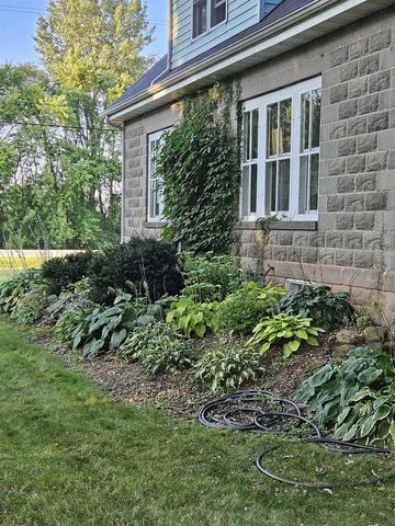 5987 COUNTY RD E, Omro, WI 54963