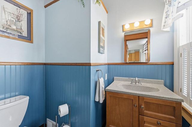 5987 COUNTY RD E, Omro, WI 54963