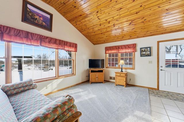 5987 COUNTY RD E, Omro, WI 54963