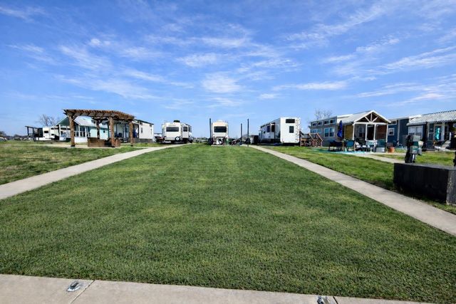 6454 Peninsula Road, Kerens, TX 75144