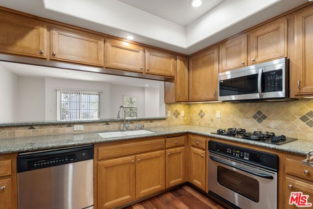 616 S Wilton Place 201, Los Angeles, CA 90005