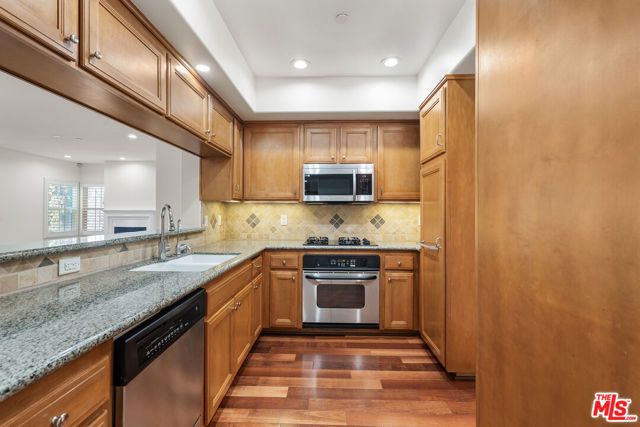 616 S Wilton Place 201, Los Angeles, CA 90005