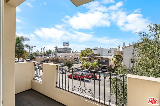 616 S Wilton Place 201, Los Angeles, CA 90005