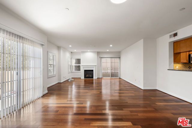 616 S Wilton Place 201, Los Angeles, CA 90005