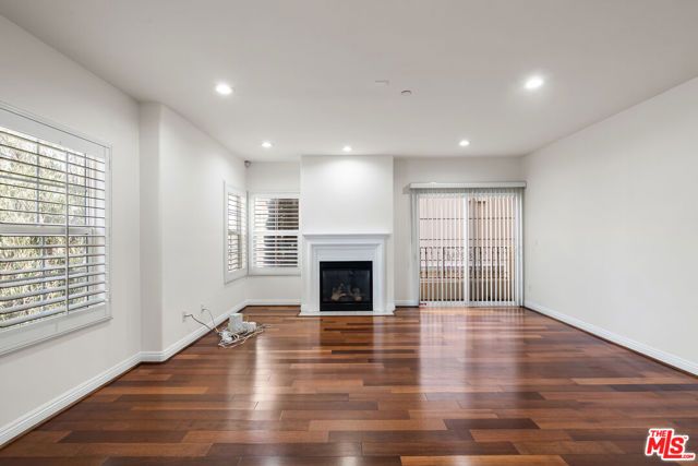 616 S Wilton Place 201, Los Angeles, CA 90005