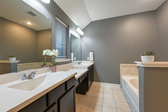 188 Nautical LOOP, Kyle, TX 78640