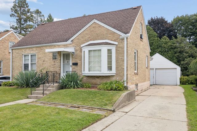 1031 Glenwood Avenue, Waukegan, IL 60085