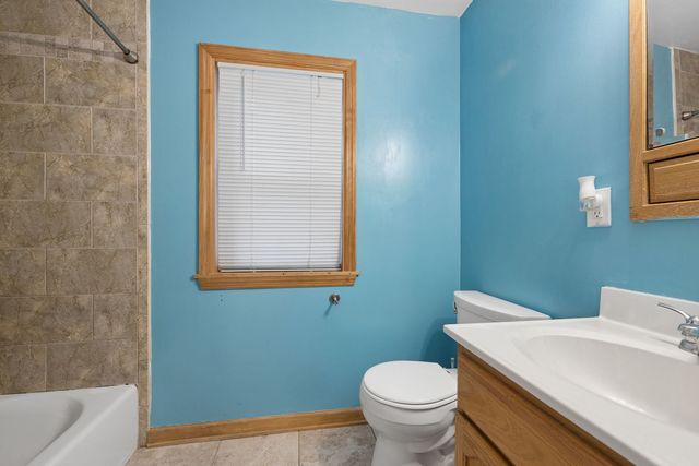 1031 Glenwood Avenue, Waukegan, IL 60085